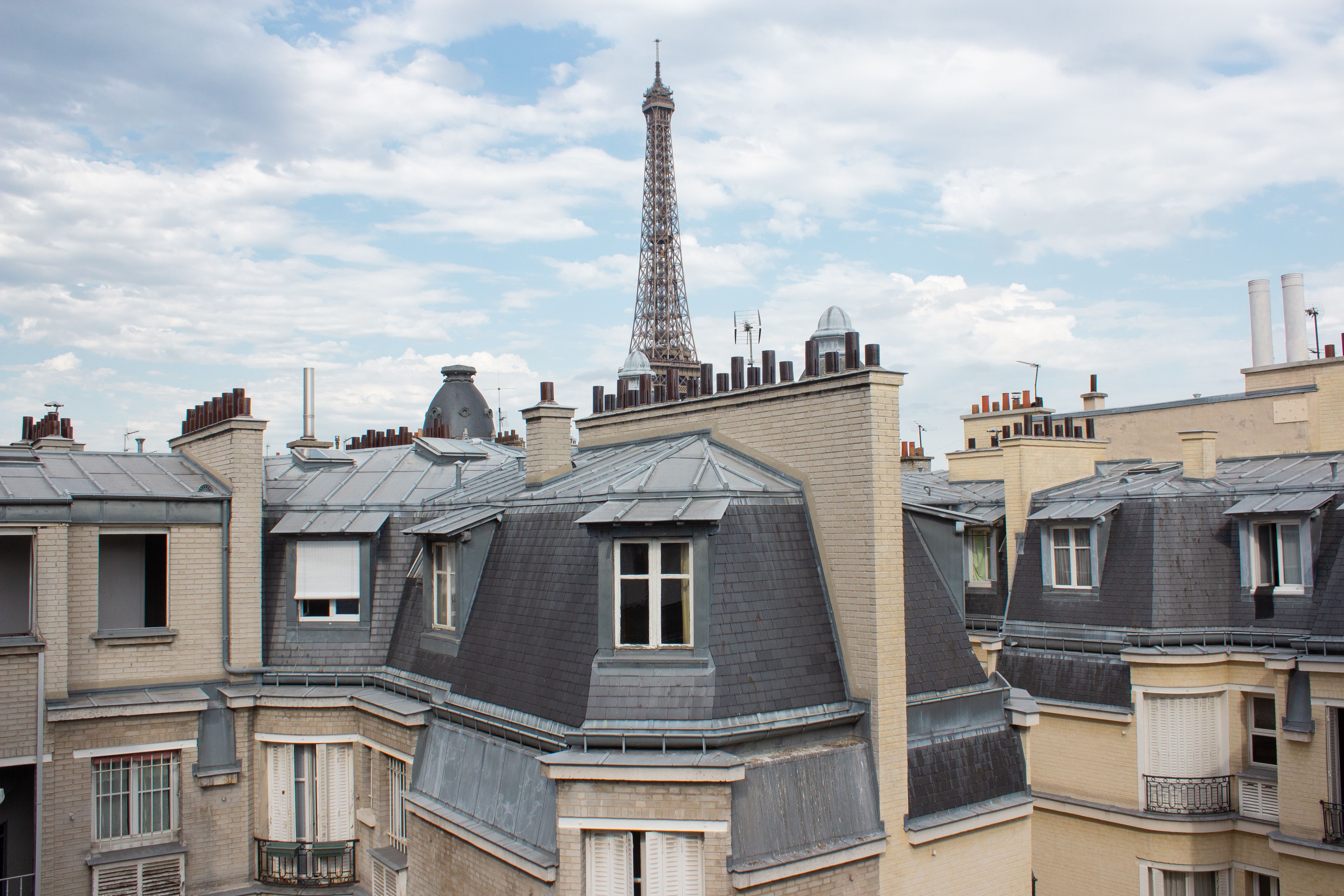 Les toits de Paris et la tour Eiffel
